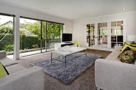 Photo of property in 13 La Roche Place, Northcote, Auckland, 0627