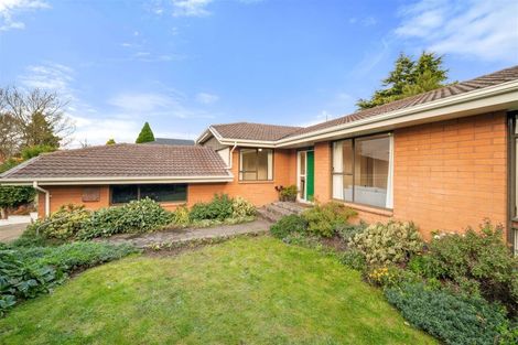 Photo of property in 22 Camberwell Place, Avonhead, Christchurch, 8042