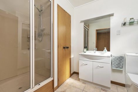 Photo of property in 1/70 Ocean View Road, Northcote, Auckland, 0627