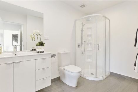 Photo of property in 2/15d Verran Road, Birkenhead, Auckland, 0626