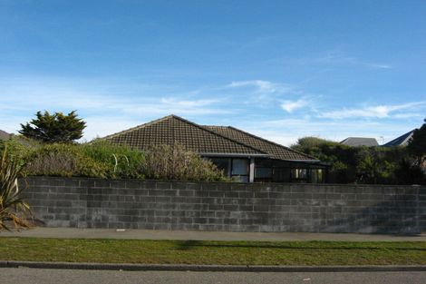 Photo of property in 337 Marine Parade, New Brighton, Christchurch, 8061