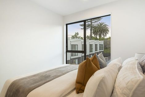 Photo of property in 1/18 Handley Avenue, Narrow Neck, Auckland, 0624