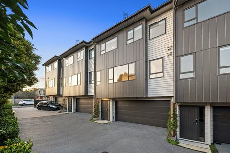 Photo of property in 4c Fowler Street, Northcote, Auckland, 0627