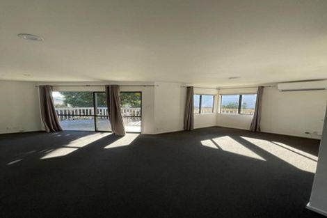 Photo of property in 5 Goldfinch Rise, Unsworth Heights, Auckland, 0632