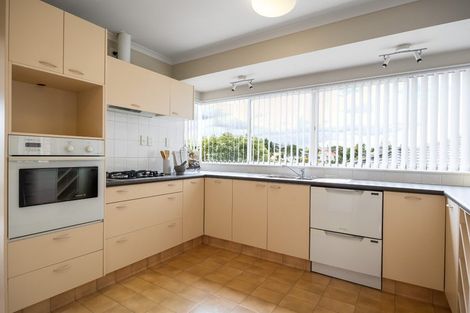 Photo of property in 2 Jubaea Place, Henderson, Auckland, 0610