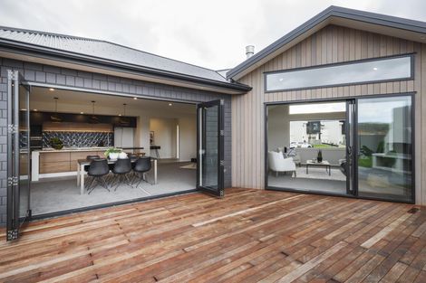 Photo of property in 9 Fairway Grove, Hokowhitu, Palmerston North, 4410