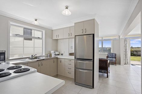Photo of property in 32 The Terrace, Waihi Beach, 3611