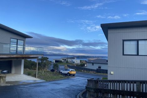 Photo of property in 5a Grumman Lane, Newlands, Wellington, 6037