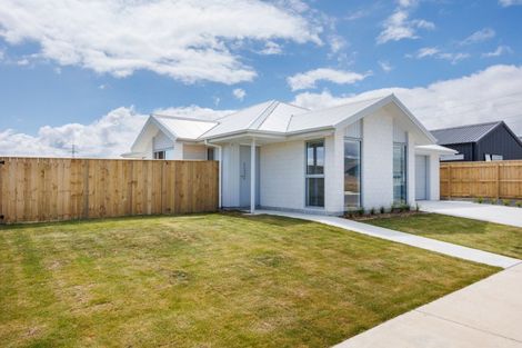 Photo of property in 68 Atlantic Drive, Fitzherbert, Palmerston North, 4410