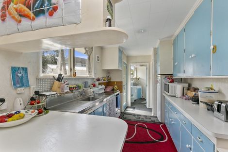 Photo of property in 38 Davidson Crescent, Tawa, Wellington, 5028