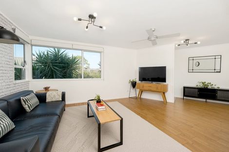 Photo of property in 5 Mckinley Road, Sunnyvale, Auckland, 0612