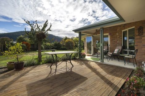 Photo of property in 17 Whiting Drive, Wakefield, 7025