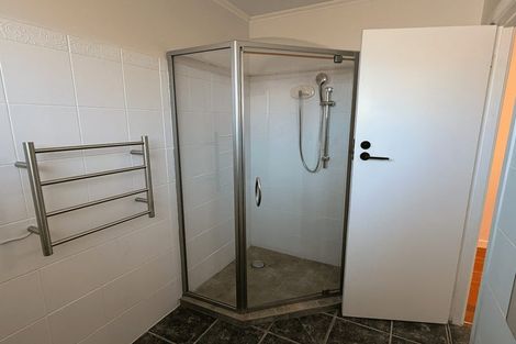 Photo of property in 61 Larnoch Road, Henderson, Auckland, 0610