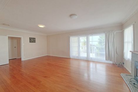 Photo of property in 35a Bradbury Road, Botany Downs, Auckland, 2010