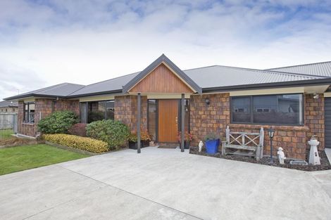 Photo of property in 3 Walnut Grove, Kelvin Grove, Palmerston North, 4414