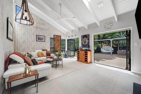 Photo of property in 80a Beach Road, Mellons Bay, Auckland, 2014