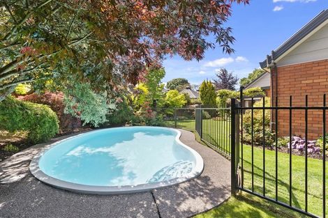 Photo of property in 21 Cricklewood Place, Avonhead, Christchurch, 8042