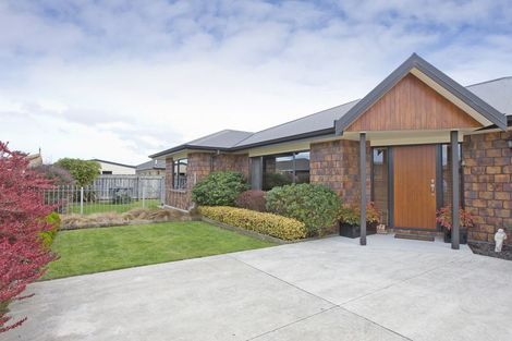 Photo of property in 3 Walnut Grove, Kelvin Grove, Palmerston North, 4414