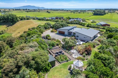 Photo of property in 52 Harakeke Road, Te Horo, Otaki, 5581