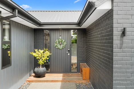 Photo of property in 6 Fairbairn Close, Halswell, Christchurch, 8025