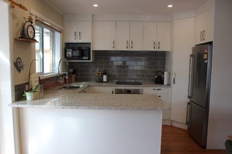 Photo of property in 56 Botany Road, Botany Downs, Auckland, 2010