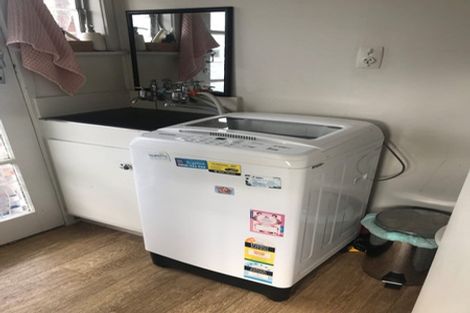 Photo of property in 1/50 Evelyn Place, Hillcrest, Auckland, 0627