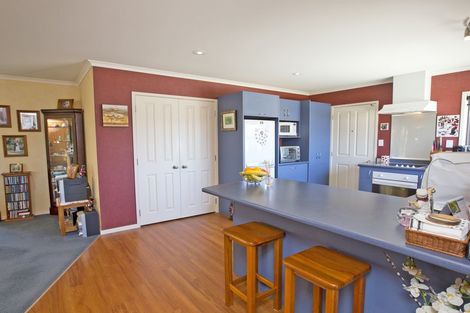 Photo of property in 3 Walnut Grove, Kelvin Grove, Palmerston North, 4414