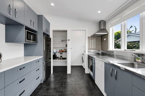 Photo of property in 86 Tukapa Street, Westown, New Plymouth, 4310