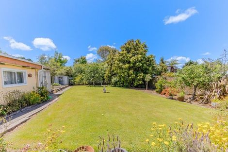 Photo of property in 18 Hunia Street, Marton, 4710