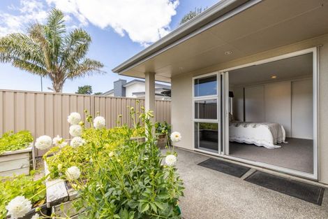 Photo of property in 2 Arthur Close, Clive, 4102