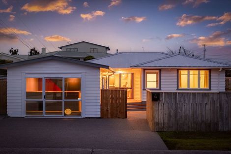 Photo of property in 42 Donovan Road, Paraparaumu Beach, Paraparaumu, 5032