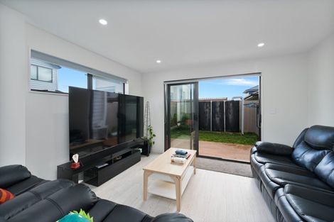 Photo of property in 2/10 Alan Avenue, Henderson, Auckland, 0610