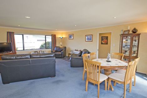 Photo of property in 3 Walnut Grove, Kelvin Grove, Palmerston North, 4414
