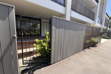 Photo of property in 2/1g Hewitts Road, Merivale, Christchurch, 8014