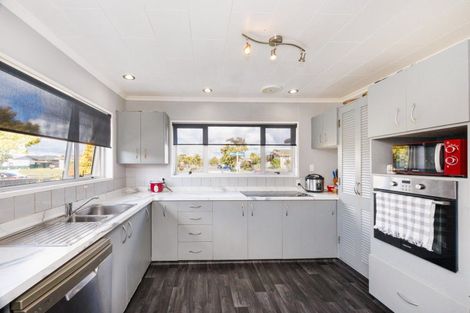 Photo of property in 32 John F Kennedy Drive, Milson, Palmerston North, 4414