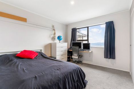 Photo of property in 11 Sunhaven Drive, Newlands, Wellington, 6037