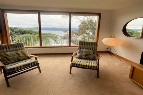 Photo of property in 18 Fortification Road, Karaka Bays, Wellington, 6022