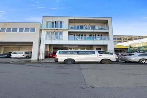 Photo of property in 2/35 Home Street, Mount Victoria, Wellington, 6011
