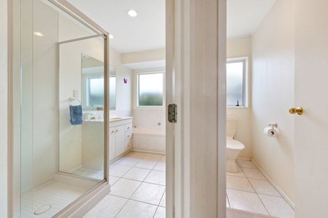 Photo of property in 114 Golfland Drive, Golflands, Auckland, 2013