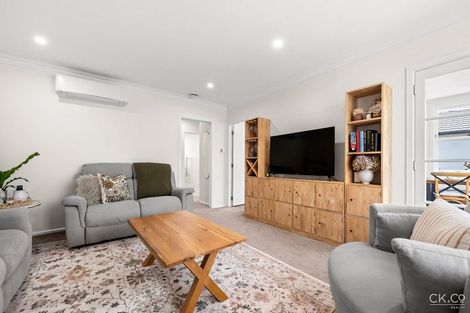 Photo of property in 1a Saulbrey Grove, Woburn, Lower Hutt, 5010