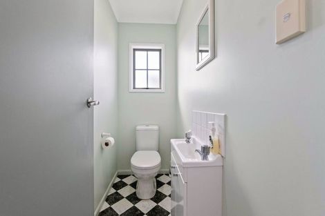 Photo of property in 8 Beech Place, Hawera, 4610