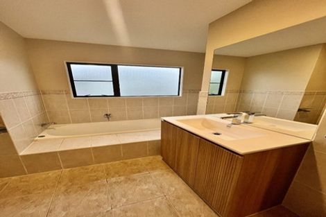 Photo of property in 5 Maidstone Place, Oteha, Auckland, 0632