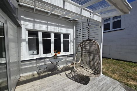 Photo of property in 32 Todman Street, Brooklyn, Wellington, 6021