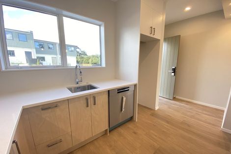 Photo of property in 39 Kaimai Avenue, Massey, Auckland, 0614