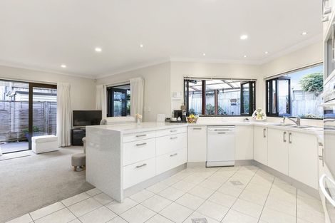 Photo of property in 8 Waimanu Bay Drive, Te Atatu Peninsula, Auckland, 0610