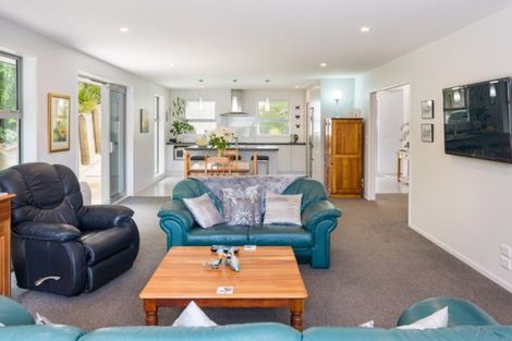 Photo of property in 88 Milton Terrace, Picton, 7220