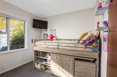 Photo of property in 27 Gardiner Grove, Wainuiomata, Lower Hutt, 5014