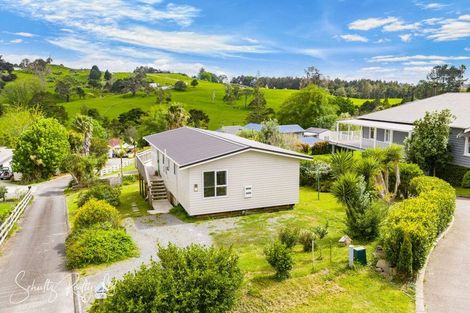 Photo of property in 15 Ash Grove, Maungaturoto, 0520