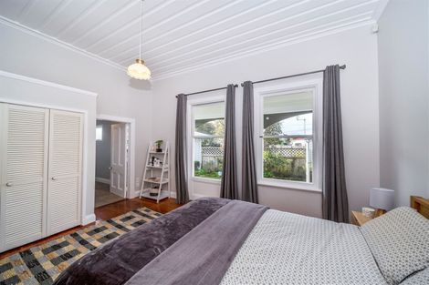 Photo of property in 1 Hunter Street, Hawera, 4610