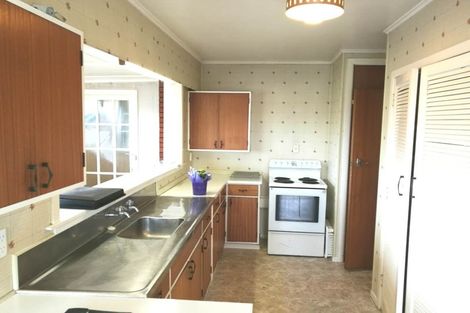 Photo of property in 3/69 Royal View Road, Te Atatu South, Auckland, 0610